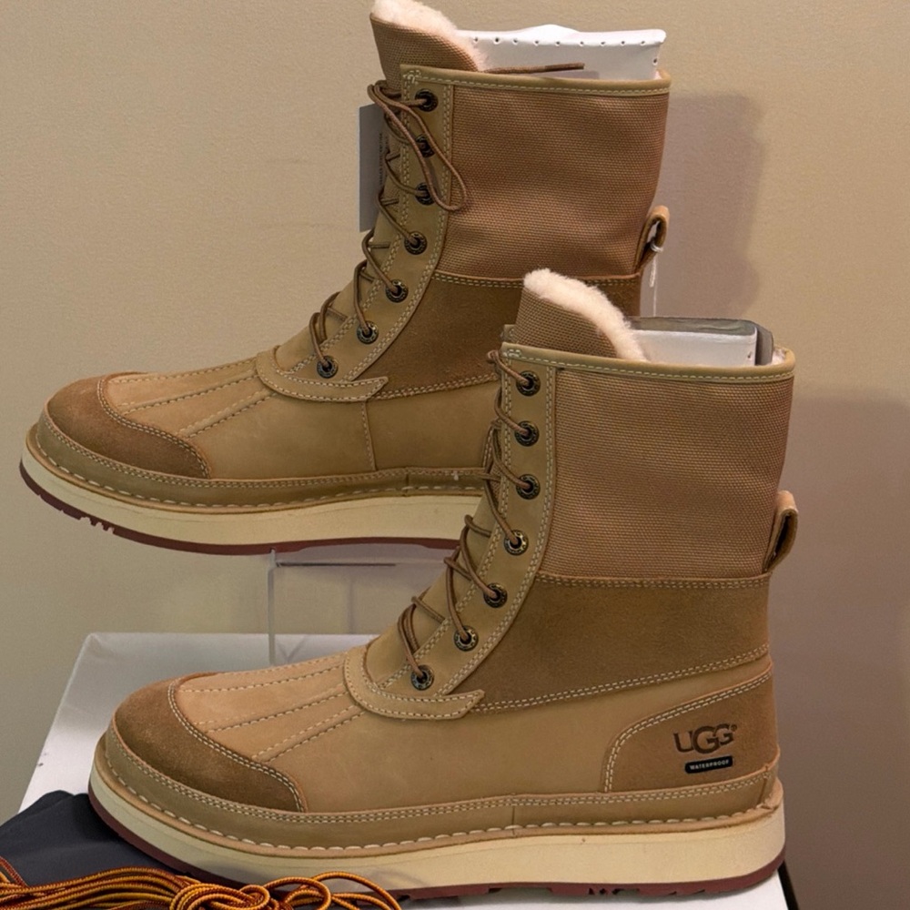New UGG 1098490 Avalanche Butte Size 11 Waterproof Leather Boots Desert Tan